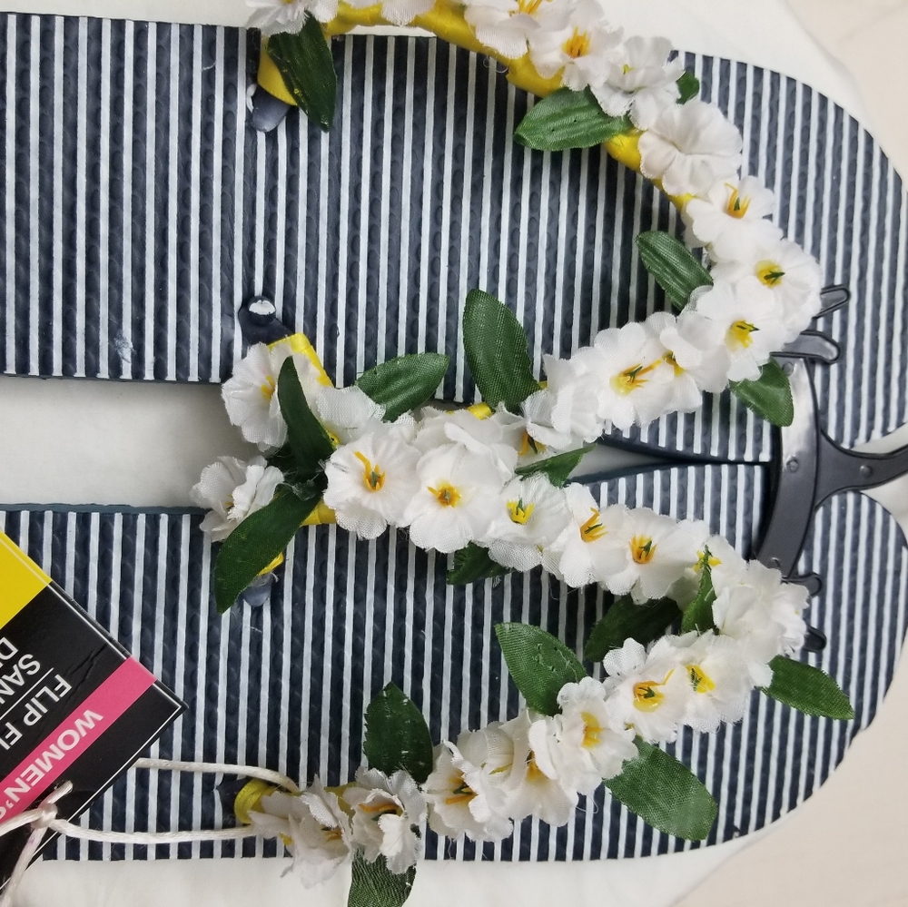 Floral Flip Flops - Picture 3 of 6
